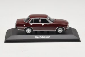 Opel Rekord D Temno Rdeč Maxichamps 1:43 Opel Rekord D Temno Rdeč Maxichamps 1:43 940044000 Diecast