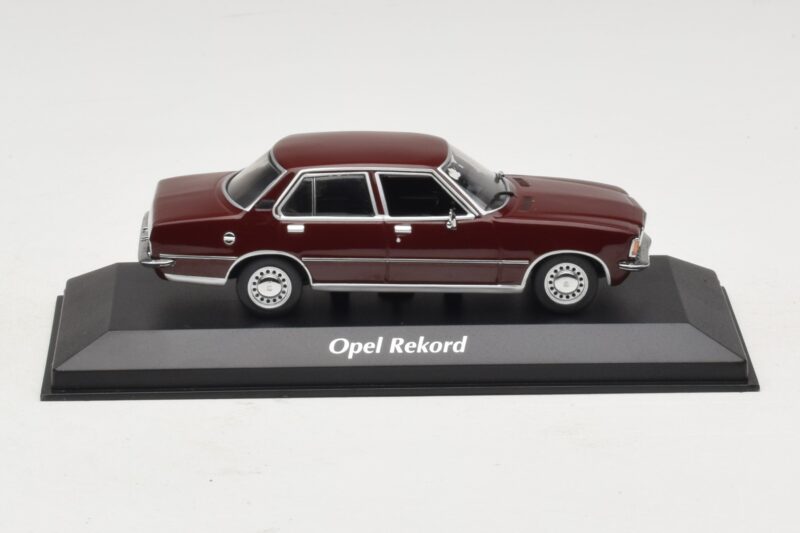 Opel Rekord D Temno Rdeč Maxichamps 1:43 940044000 Diecast