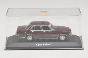 Opel Rekord D Temno Rdeč Maxichamps 1:43 940044000 Diecast – slika 4 od 5