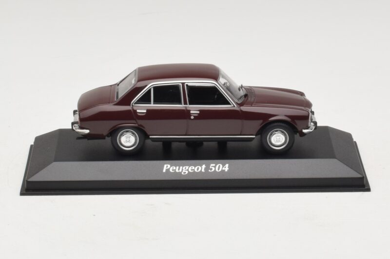 Peugeot 504 Temno Rdeča Maxichamps 1:43 940112500 Kovina