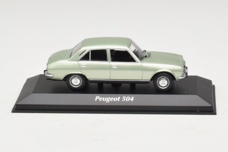 Peugeot 504 Svetlo Zelena Metalik Maxichamps 1:43 940112501 Kovina