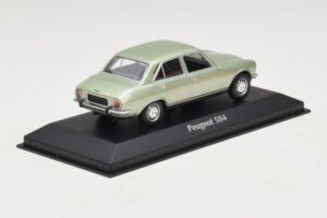 Peugeot 504 Svetlo Zelena Metalik Maxichamps 1:43 940112501 Kovina – slika 2 od 5