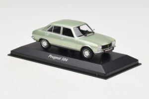 Peugeot 504 Svetlo Zelena Metalik Maxichamps 1:43 940112501 Kovina – slika 3 od 5