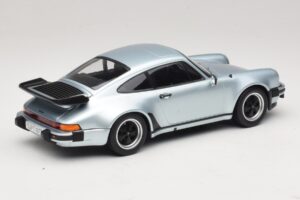 Porsche 911 930 Turbo 3.3 Srebrn KK-Scale 1:18 KKDC181444 Kovina – slika 2 od 6