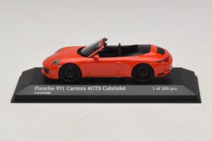 Porsche 911 991.1 Carrera 4 GTS Kabriolet Oranžen Minichamps 1:43 410067331 Kovina