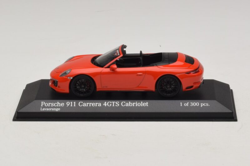 Porsche 911 991.1 Carrera 4 GTS Kabriolet Oranžen Minichamps 1:43 410067331 Kovina