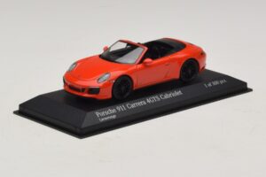 Porsche 911 991.1 Carrera 4 GTS Kabriolet Oranžen Minichamps 1:43 410067331 Kovina – slika 2 od 5