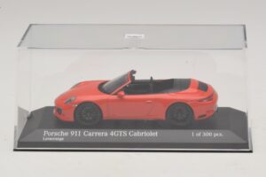 Porsche 911 991.1 Carrera 4 GTS Kabriolet Oranžen Minichamps 1:43 410067331 Kovina – slika 4 od 5
