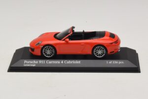 Porsche 911 991.2 Carrera 4 Kabriolet Oranžen Minichamps 1:43 410067231 Kovina