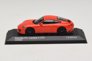 Porsche 911 991.2 Carrera 4 GTS Oranžen Minichamps 1:43 410067321 Kovina