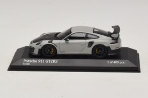 Porsche 911 991.2 GT2 RS Chalk Minichamps 1:43 410067237 Kovina