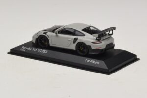Porsche 911 991.2 GT2 RS Chalk Minichamps 1:43 410067237 Kovina – slika 3 od 5