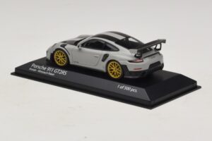 Porsche 911 991.2 GT2 RS Weissach Package Chalk Minichamps 1:43 410067220 Kovina – slika 3 od 5