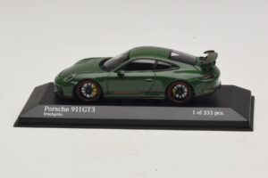 Porsche 911 991.2 GT3 Zelen Minichamps 1:43 410066028 Kovina