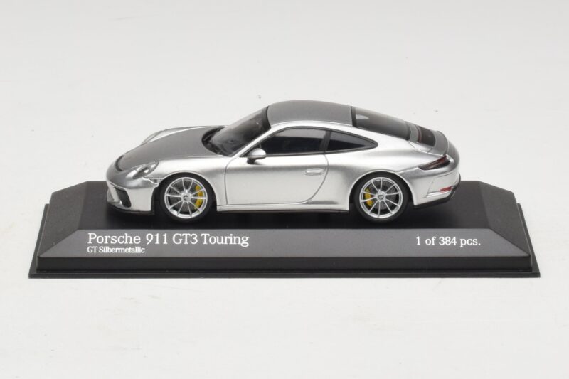 Porsche 911 991.2 GT3 Touring Srebrn Minichamps 1:43 410067422 Kovina
