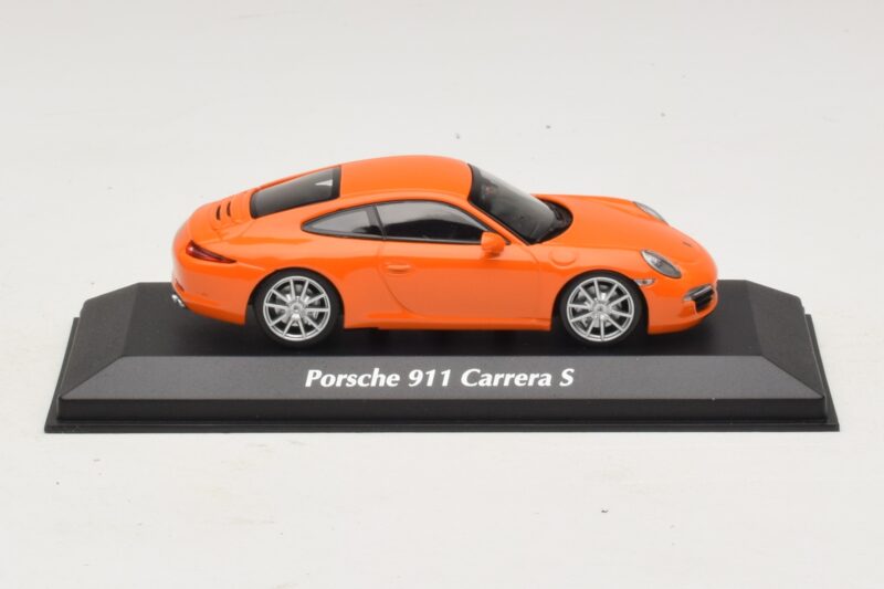Porsche 911 991 Carrera S Oranžen Maxichamps 1:43 940060221 Kovina