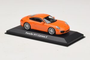 Porsche 911 991 Carrera S Oranžen Maxichamps 1:43 940060221 Kovina – slika 3 od 5