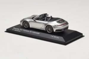 Porsche 911 992 Carrera 4S Kabriolet Srebrn Minichamps 1:43 410069330 Kovina – slika 3 od 5