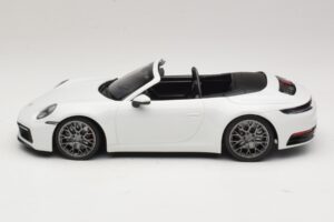 Porsche 911 992 Carrera 4S Kabriolet Bel Minichamps 1:18 155067330 Kovina – slika 3 od 6