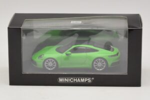 Porsche 911 992 Carrera 4S Zelen Minichamps 1:43 410069322 Kovina – slika 5 od 5