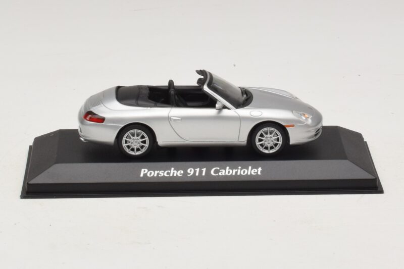 Porsche 911 996 Kabriolet Srebrn Maxichamps 1:43 940061031 Kovina