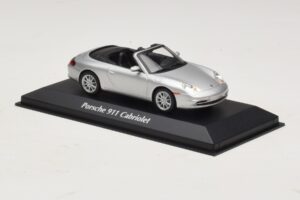 Porsche 911 996 Kabriolet Srebrn Maxichamps 1:43 940061031 Kovina – slika 3 od 5
