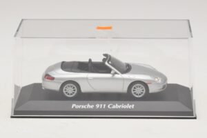 Porsche 911 996 Kabriolet Srebrn Maxichamps 1:43 940061031 Kovina – slika 4 od 5