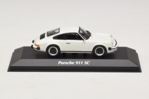 Porsche 911 SC Bel Maxichamps 1:43 940062020 Diecast