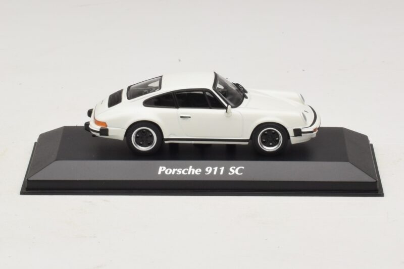 Porsche 911 SC Bel Maxichamps 1:43 940062020 Diecast
