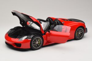 Porsche 918 Spyder Weissach Package Guards Red AUTOart 1:12 12122 Kovina – slika 2 od 8
