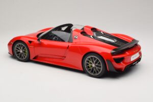 Porsche 918 Spyder Weissach Package Guards Red AUTOart 1:12 12122 Kovina – slika 7 od 8