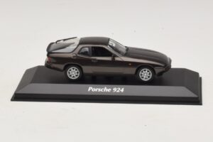 Porsche 924 Rjava Metalik Maxichamps 1:43 940062121 Kovina