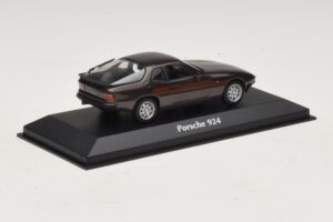 Porsche 924 Rjava Metalik Maxichamps 1:43 940062121 Kovina – slika 2 od 5