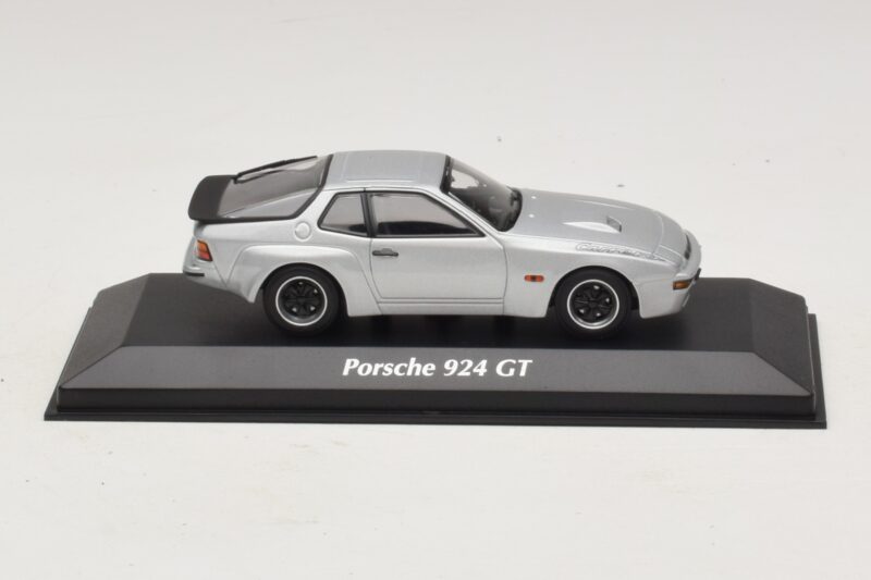 Porsche 924 GT Srebrn Maxichamps 1:43 940066122 Kovina