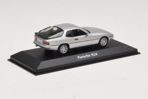 Porsche 924 Srebrn Maxichamps 1:43 940062120 Kovina – slika 2 od 5