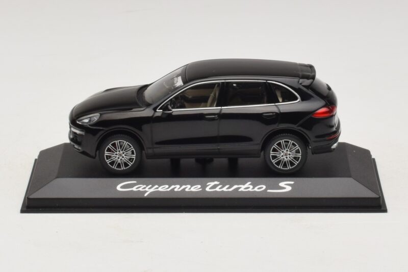 Porsche Cayenne 958 Turbo S Črn Minichamps 1:43 Porsche Cayenne 958 Turbo S Črn Minichamps 1:43 WAP0200220E Kovina