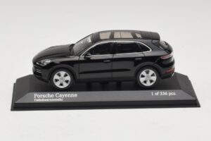 Porsche Cayenne Črna Metalik Minichamps 1:43 410066301 Kovina