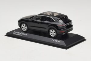 Porsche Cayenne Črna Metalik Minichamps 1:43 410066301 Kovina – slika 3 od 5
