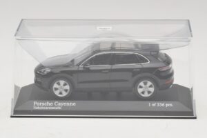 Porsche Cayenne Črna Metalik Minichamps 1:43 410066301 Kovina – slika 4 od 5