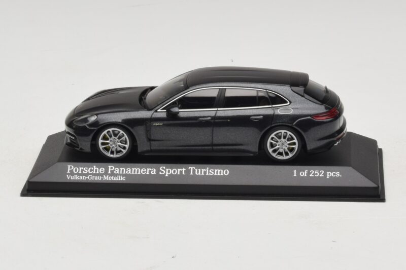 Porsche Panamera 971 4 E-Hybrid Sport Turismo Siv Minichamps 1:43 410066112 Diecast