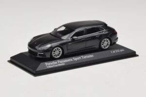 Porsche Panamera 971 4 E-Hybrid Sport Turismo Siv Minichamps 1:43 410066112 Diecast – slika 2 od 5