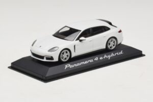 Porsche Panamera 971 4 E-Hybrid Bel Minichamps 1:43 WAP0207620H Kovina – slika 2 od 5