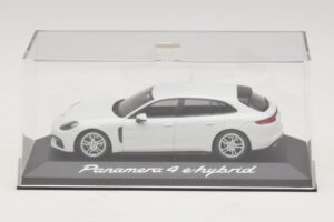 Porsche Panamera 971 4 E-Hybrid Bel Minichamps 1:43 WAP0207620H Kovina – slika 4 od 5
