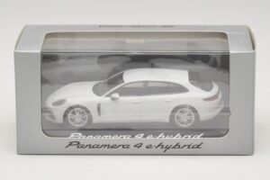 Porsche Panamera 971 4 E-Hybrid Bel Minichamps 1:43 WAP0207620H Kovina – slika 5 od 5