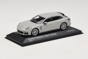 Porsche Panamera 971 Sport Turismo 4E-Hybrid Siv Minichamps 1:43 410066114 Kovina – slika 2 od 5