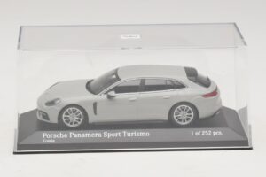 Porsche Panamera 971 Sport Turismo 4E-Hybrid Siv Minichamps 1:43 410066114 Kovina – slika 4 od 5