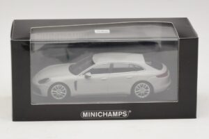 Porsche Panamera 971 Sport Turismo 4E-Hybrid Siv Minichamps 1:43 410066114 Kovina – slika 5 od 5