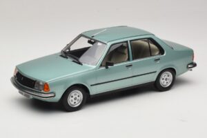 Renault 18 Svetlo Zelena MCG 1:18 MCG18596 Kovina