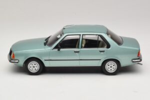 Renault 18 Svetlo Zelena MCG 1:18 MCG18596 Kovina – slika 3 od 6