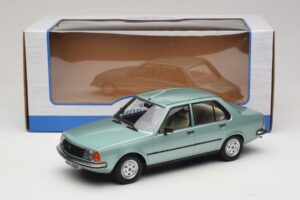 Renault 18 Svetlo Zelena MCG 1:18 MCG18596 Kovina – slika 6 od 6